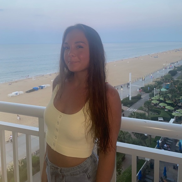 Meet your Posher, Halley - Picture 1 of 5